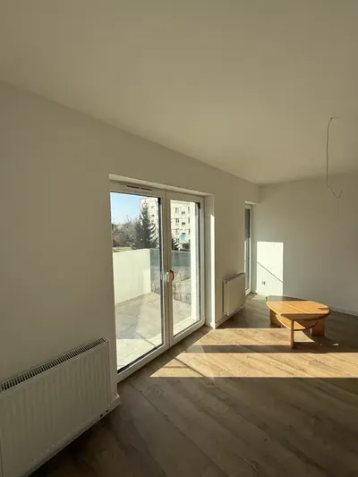 Słoneczne, swieżo wykonczone, w idealnej lokalizacji - miniatura 2