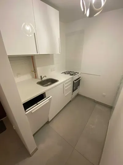 Dla Kobiety wynajmę pokój w mieszkaniu 2-pokoj. Grzybowska Śródmieście - miniatura 4