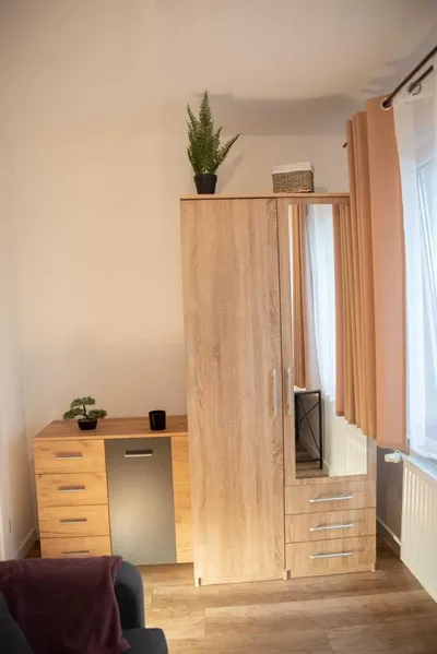 pokój jednoosobowy - WSiZ - galeria Nowy Świat - miniatura 2