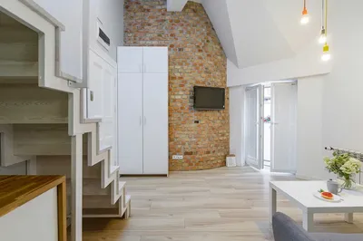 Elegancka, z antresolą ! Możliwy najem na 1/2 roku . - miniatura 3
