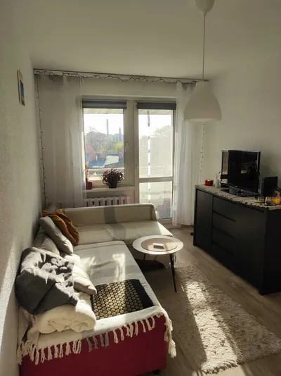 Wynajmę mieszkanie 38m2 2 pokoje + kuchnia z balkonem w Toruniu przy ul. Prądzyńskiego Jakubskie Przedmieście - miniatura 2