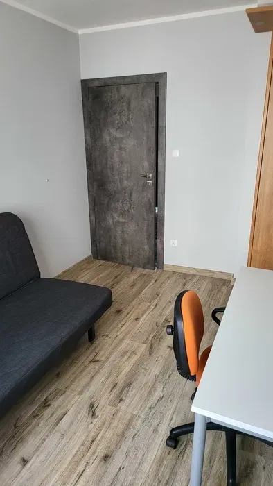 Pokój (11m2) (cena już z mediami i siłownią) Czerwone Maki - miniatura 4