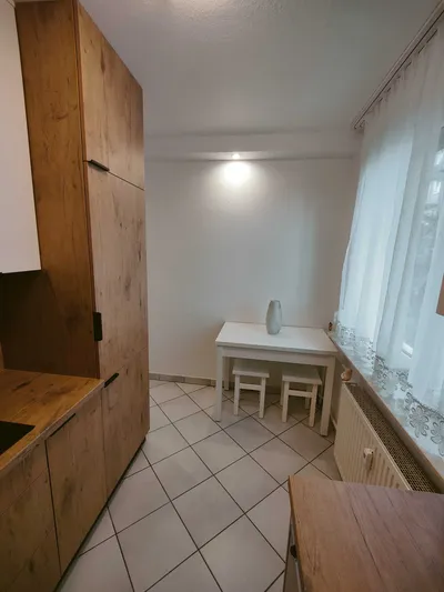 Duży pokój z balkonem do wynajęcia na ul. Zaporoskiej we Wrocławiu - miniatura 5