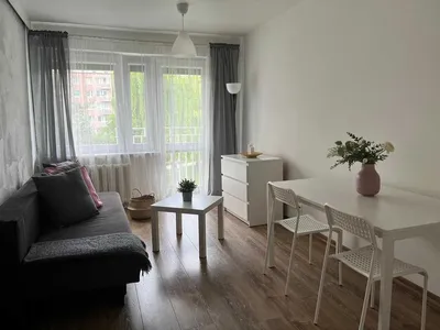 Pokój 1 z 3 z balkonem 1 piętro Poznań os. Zwycięstwa