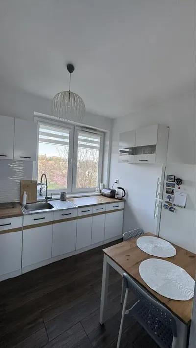 Duży pokój z balkonem do wynajęcia - miniatura 4