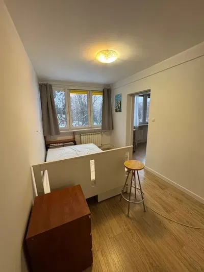 Bezpośrednio duza kawalerka z oddzielną kuchnia - miniatura 4