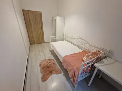 Centrum Mlynska blisko UAM Artystyczny Muzyczna UE UP - miniatura 2