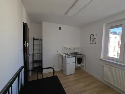 Wynajmę Pokój z Aneksem Kuchennym Wszystkie Opłaty w Cenie Centrum - miniatura 3