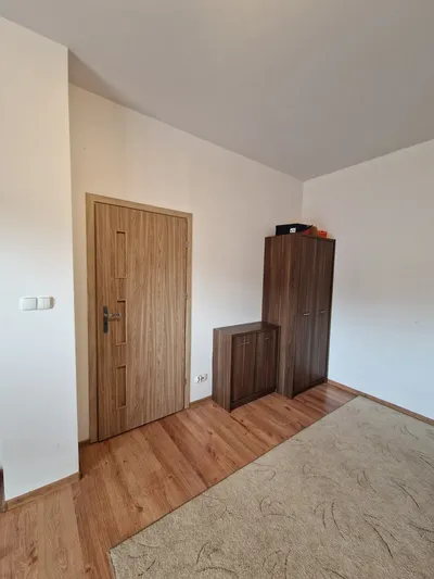 Duży pokój ok. 21m² na wrzeszczu (dwa oddzielne pokoje w mieszkaniu) - miniatura 3