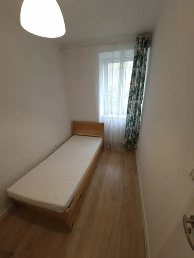 Wolny pokój, umeblowany, media i Internet w cenie - miniatura 2