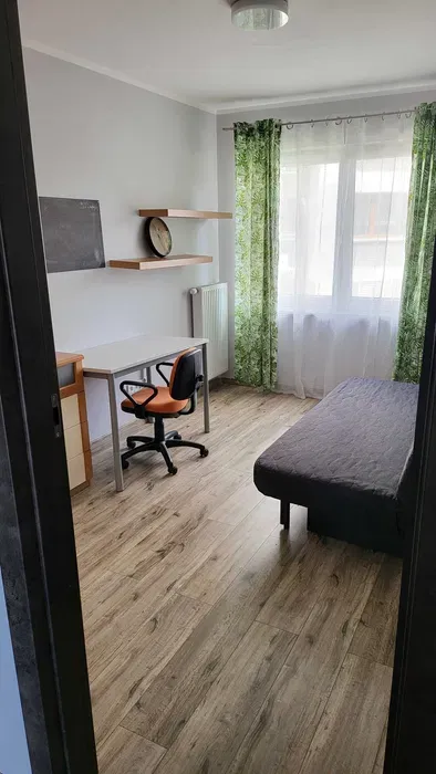 Pokój (11m2) (cena już z mediami i siłownią) Czerwone Maki - miniatura 2