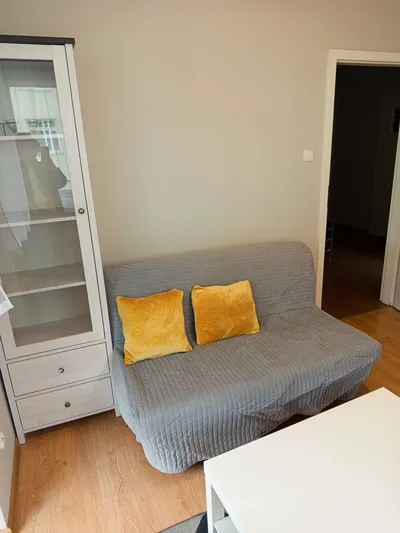 Wynajmę mieszkanie -dwa osobne pokoje z kuchnią w super lokalizacji. - miniatura 2