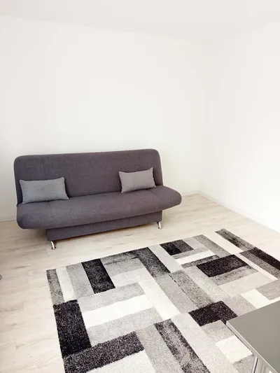 Wynajmę kawalerkę w Białymstoku, ul. Juliana Tuwima (Osiedle Antoniuk) - 28 m2, umeblowana, I piętro, winda - miniatura 2