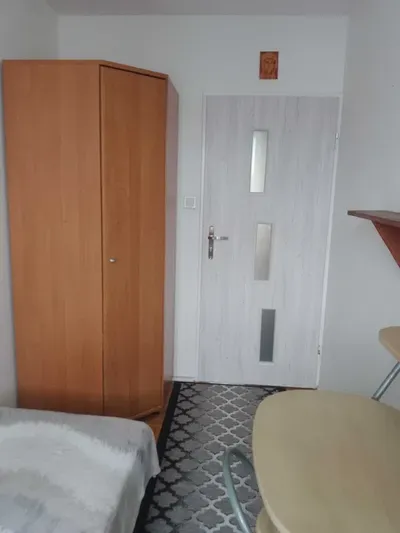 Wynajmę pokój w mieszkaniu studenckim ( cena zawiera opłaty ) - miniatura 2