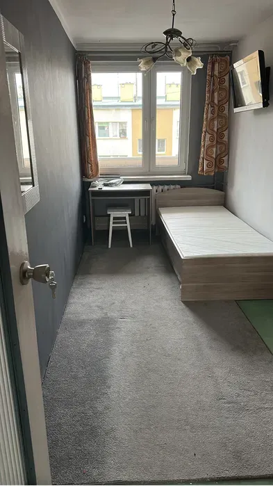 Pokoj w mieszkaniu i parking na strefie gratis - miniatura 3