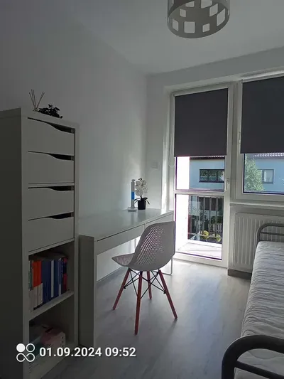 Pokój jednoosobowy z balkonem dla niepalącej studentki 850 zł z opłatami. - miniatura 3