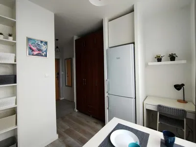 Mieszkanie z balkonem i widną kuchnią, 1 Sierpnia, bezpośrednio. - miniatura 4