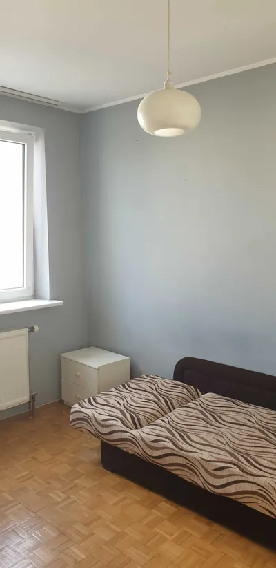Ładny pokój do wynajęcia dla dziewczyny w dobrej lokalizacji - miniatura 3