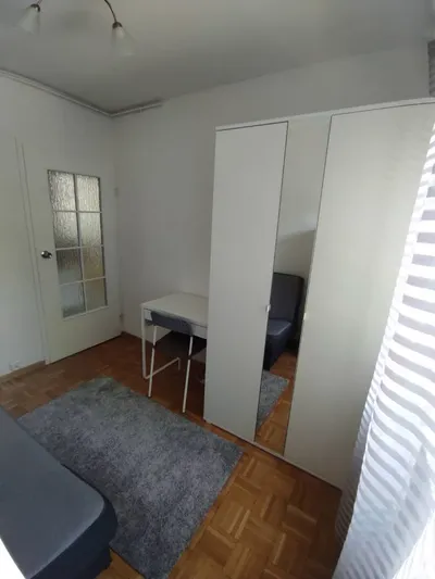 Pokój jednoosobowy do wynajęcia od 1 maja. - miniatura 2