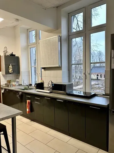 Pokój jednoosobowy w akademiku - 2 minuty od metra Szwedzka - miniatura 5