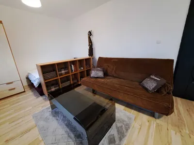Wynajmę dużą bezczynszową słoneczną kawalerkę z balkonem - miniatura 4