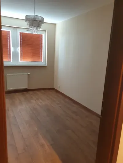 Wynajmę 3 pokojowe mieszkanie z widokiem w świetnej lokalizacji - miniatura 4