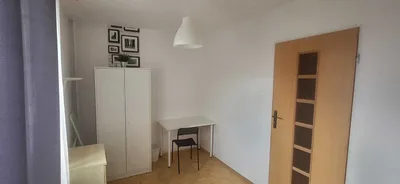 Mam do wynajęcia przestronny pokój - miniatura 2