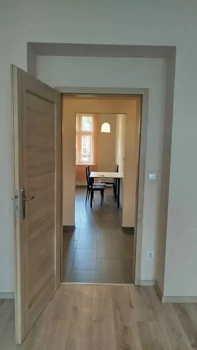 Jasne, przytulne mieszkanie do wynajęcia - miniatura 3