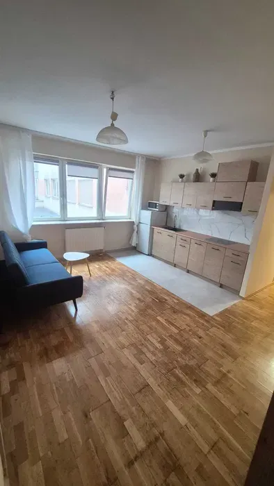 3pok,50m2,ul.KROCHMALNA,salon przejściowy do dwóch sypialni/ po remoncie/os.zamknięte/garaż opcjonalnie/recepcja