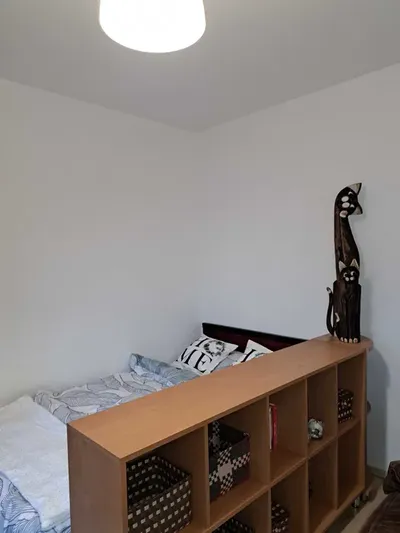 Wynajmę dużą bezczynszową słoneczną kawalerkę z balkonem - miniatura 2