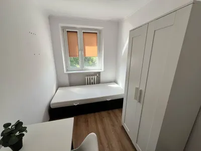 Przytulny pokój w mieszkaniu trzypokojowym - miniatura 3