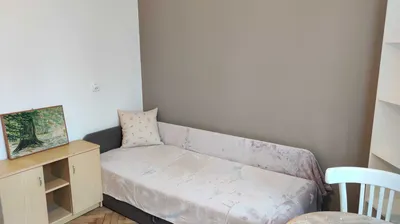 Pokój dla młodej kobiety-wynajem 430zł/m-c. Całkowity koszt 830zł/m-c