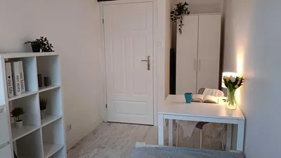 Przytulny pokój w okolicach Bramy Portowej - miniatura 2