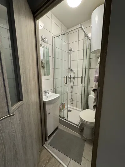 Wynajmę przytulną kawalerkę w centrum - miniatura 4