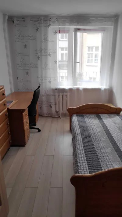 Pokój w mieszkaniu 64 m2, Łazarz, niski blok, I piętro - miniatura 2