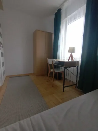 Przestronny pokój dla osoby pracującej / studenta - miniatura 5