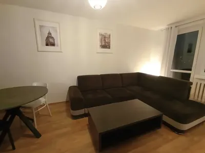 Kawalerka z balkonem i jasną kuchnią