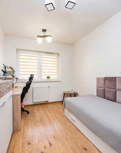 Na wynajem 3 pokojowe mieszkanie - pow. 65 m² - 2 łazienki - garaż - obok sklepu Agata Meble - miniatura 3