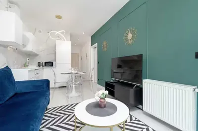2 pokoje, balkon i wyjątkowy widok – nowoczesne mieszkanie na wynajem - miniatura 3