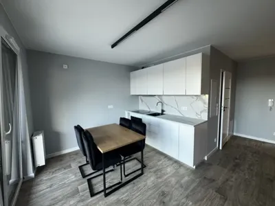 Przytulny apartament w centrum Kielc z miejscem parkingowym na Okrzei - miniatura 3