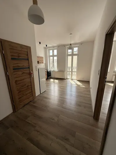 2 pokoje 50m2 po generalnym remoncie z balkonem - miniatura 2