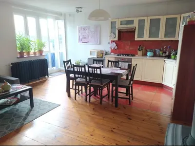 Duży pokój w 3 pokojowym mieszkaniu na Ligocie - miniatura 3