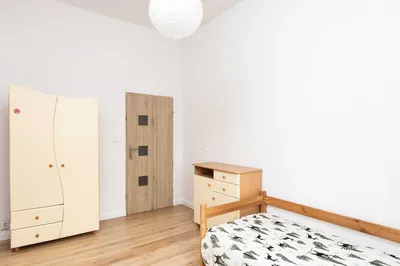 Pokój 10m2 w centrum przy PKP, pl. Zawiszy Czarnego 3 - miniatura 2