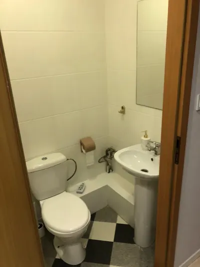 Komfortowy pokój ok 12 m² z WIFI+czynsz+wszystkie media za 1200 zł - brak ukrytych kosztów - miniatura 5