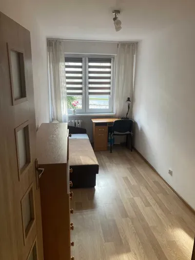 Pokoje w mieszkaniu studenckim przy UMK ul. Gagarina po remoncie - miniatura 3