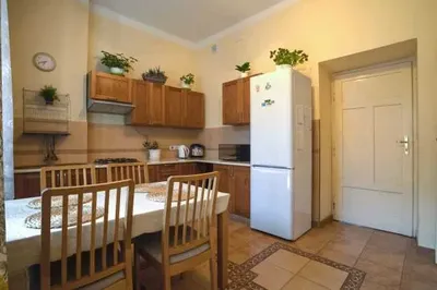 Centrum Krakowa, duży, słoneczny, 16 m2 pokój dla kobiety do wynajęcia - miniatura 4