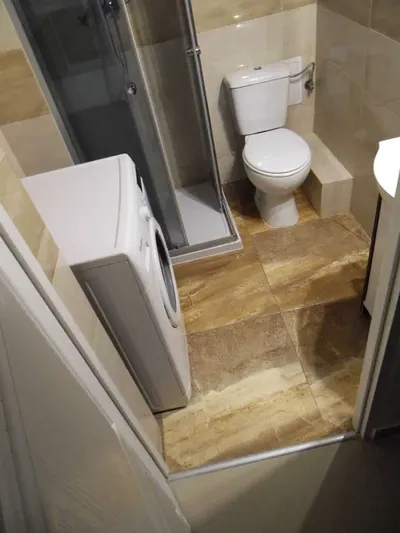 POKÓJ WYNAJMĘ / room for rent, 10m2 w 3 osobowym mieszkaniu, 2x WC, na 1 lub 2 miesiące (lipiec-sierpień) - miniatura 3