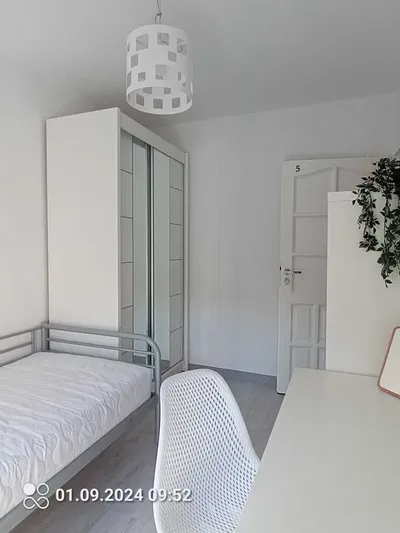Pokój jednoosobowy z balkonem dla niepalącej studentki 850 zł z opłatami. - miniatura 2