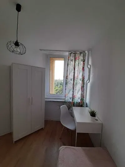 przytulny pokój os. Gwiazdy/Roździeńskiego wolny od 1 lipca - miniatura 2