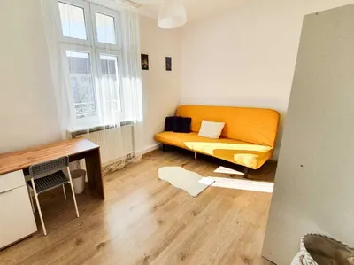 Przestronny Pokój jednoosobowy z balkonem Centrum Piastów - miniatura 2